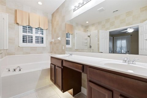 Townhouse in Oviedo, Florida 4 bedrooms, 203.64 sq.m. № 2408050 - photo 30