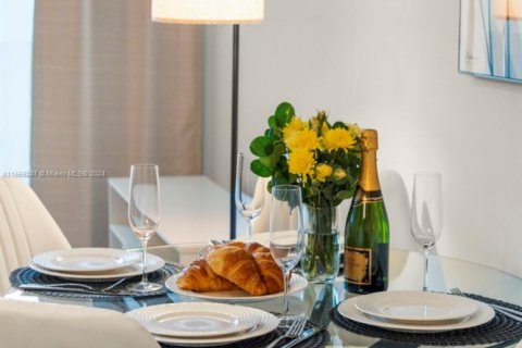 Condo in Hollywood, Florida, 1 bedroom  № 2018595 - photo 15