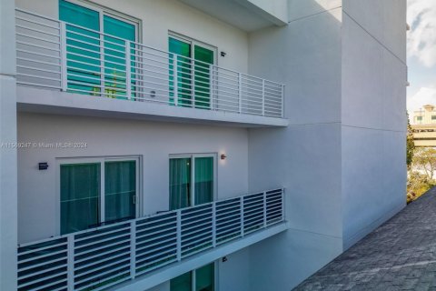 Condo in Hollywood, Florida, 1 bedroom  № 2018595 - photo 20