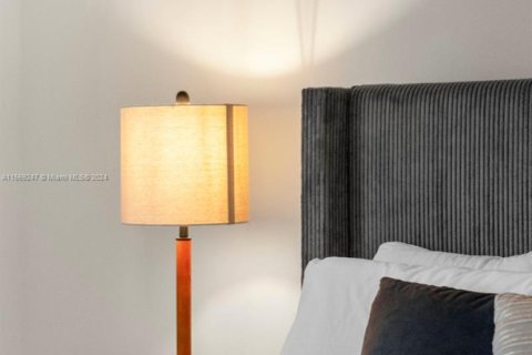 Condo in Hollywood, Florida, 1 bedroom  № 2018595 - photo 17