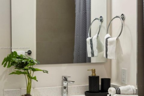 Condo in Hollywood, Florida, 1 bedroom  № 2018595 - photo 16