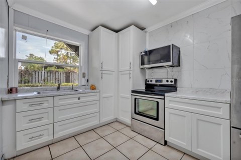House in Orlando, Florida 3 bedrooms, 142.6 sq.m. № 1648641 - photo 7