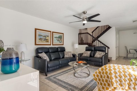 Townhouse in Davie, Florida 3 bedrooms, 138.24 sq.m. № 1801039 - photo 5