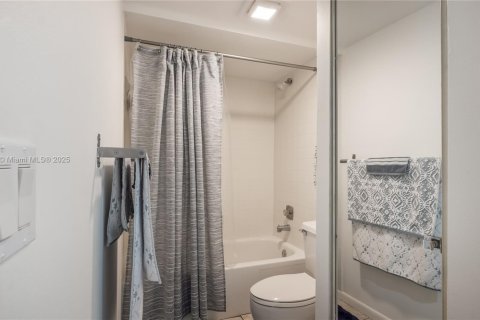 Townhouse in Davie, Florida 3 bedrooms, 138.24 sq.m. № 1801039 - photo 14