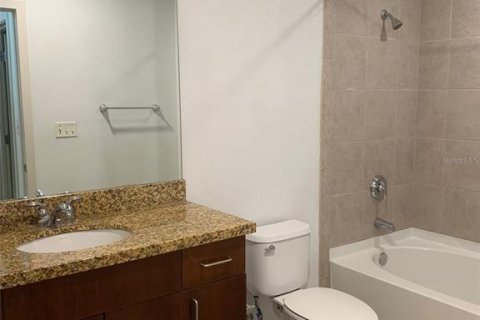 Condo in Orlando, Florida, 1 bedroom  № 2215529 - photo 11
