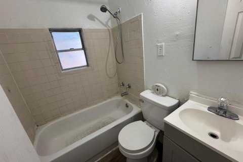 Casa en alquiler en Orlando, Florida, 4 dormitorios, 139.35 m2 № 2224442 - foto 11