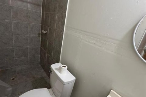 Casa en alquiler en Orlando, Florida, 4 dormitorios, 139.35 m2 № 2224442 - foto 6