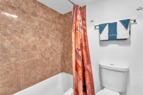 Condo in Lauderhill, Florida, 2 bedrooms  № 2026970 - photo 15