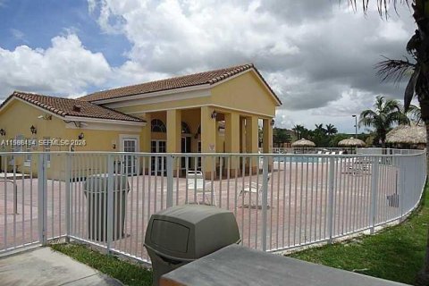 Снять в аренду кондоминиум в Хомстед, Флорида 3 спальни, 109.81м2, № 2050673 - фото 5