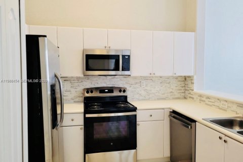 Снять в аренду кондоминиум в Хомстед, Флорида 3 спальни, 109.81м2, № 2050673 - фото 8