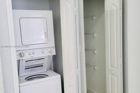 Снять в аренду кондоминиум в Хомстед, Флорида 3 спальни, 109.81м2, № 2050673 - фото 14