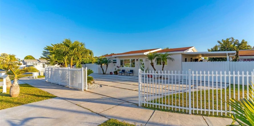 Villa ou maison à Homestead, Floride 4 chambres, 112.97 m2 № 2025252