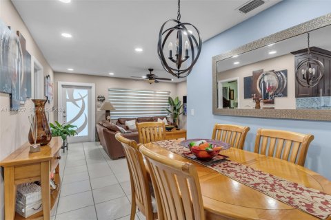 Villa ou maison à vendre à Homestead, Floride: 4 chambres, 112.97 m2 № 2025252 - photo 12