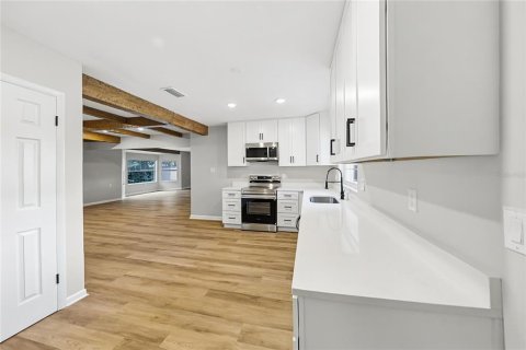 Villa ou maison à vendre à Belle Isle, Floride: 3 chambres, 151.06 m2 № 2413812 - photo 5