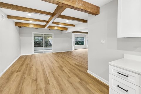 Villa ou maison à vendre à Belle Isle, Floride: 3 chambres, 151.06 m2 № 2413812 - photo 4