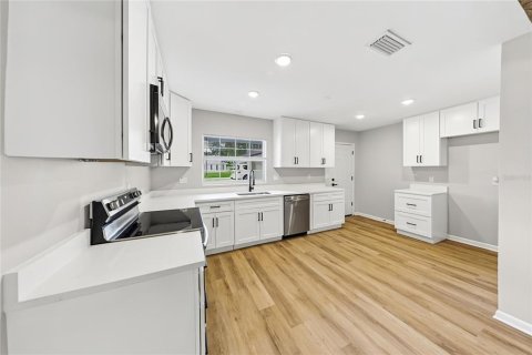 Villa ou maison à vendre à Belle Isle, Floride: 3 chambres, 151.06 m2 № 2413812 - photo 6