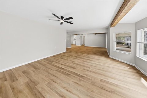 Villa ou maison à vendre à Belle Isle, Floride: 3 chambres, 151.06 m2 № 2413812 - photo 3
