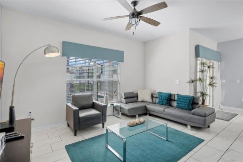 Townhouse in Davenport, Florida 4 bedrooms, 176.7 sq.m. № 1777922 - photo 11