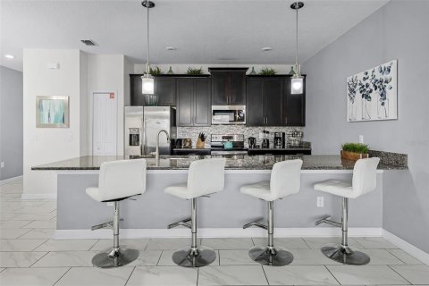 Townhouse in Davenport, Florida 4 bedrooms, 176.7 sq.m. № 1777922 - photo 7