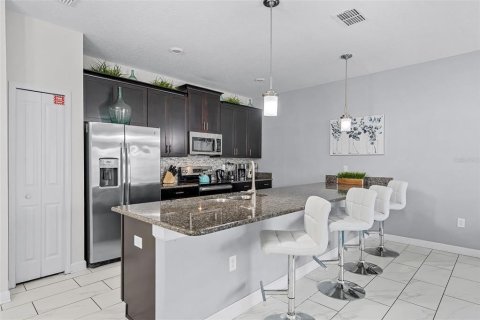 Townhouse in Davenport, Florida 4 bedrooms, 176.7 sq.m. № 1777922 - photo 6