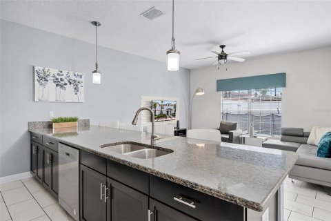 Townhouse in Davenport, Florida 4 bedrooms, 176.7 sq.m. № 1777922 - photo 9