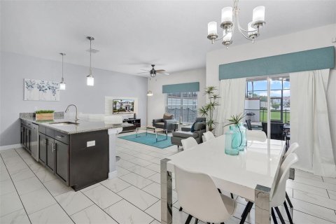 Townhouse in Davenport, Florida 4 bedrooms, 176.7 sq.m. № 1777922 - photo 4