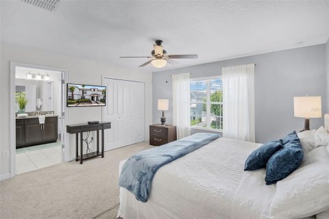 Townhouse in Davenport, Florida 4 bedrooms, 176.7 sq.m. № 1777922 - photo 13