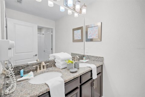 Townhouse in Davenport, Florida 4 bedrooms, 176.7 sq.m. № 1777922 - photo 22