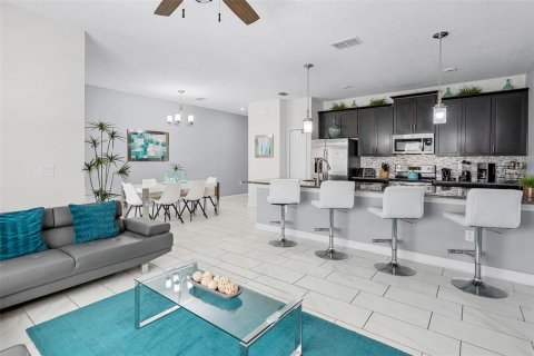 Townhouse in Davenport, Florida 4 bedrooms, 176.7 sq.m. № 1777922 - photo 12