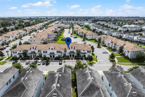 Townhouse in Davenport, Florida 4 bedrooms, 176.7 sq.m. № 1777922 - photo 1