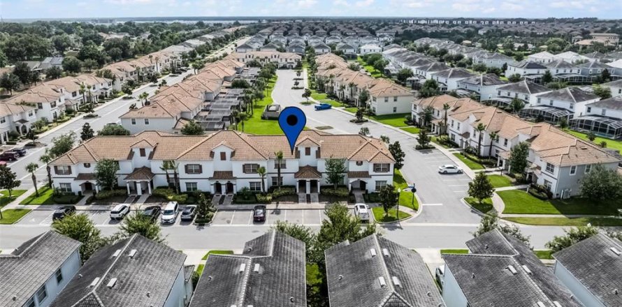 Townhouse in Davenport, Florida 4 bedrooms, 176.7 sq.m. № 1777922