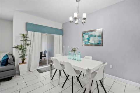 Townhouse in Davenport, Florida 4 bedrooms, 176.7 sq.m. № 1777922 - photo 5