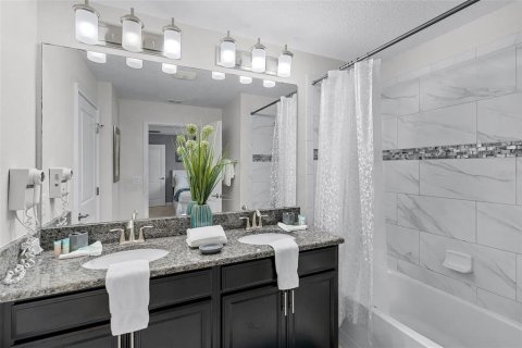 Townhouse in Davenport, Florida 4 bedrooms, 176.7 sq.m. № 1777922 - photo 15