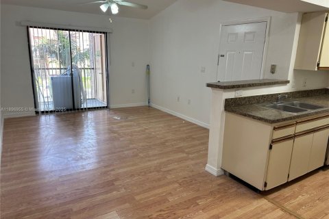 Copropriété à louer à Miami, Floride: 1 chambre, 54.63 m2 № 1951245 - photo 4