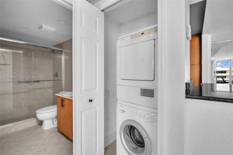Copropriété à louer à Bay Harbor Islands, Floride: 1 chambre, 88.26 m2 № 2262986 - photo 13