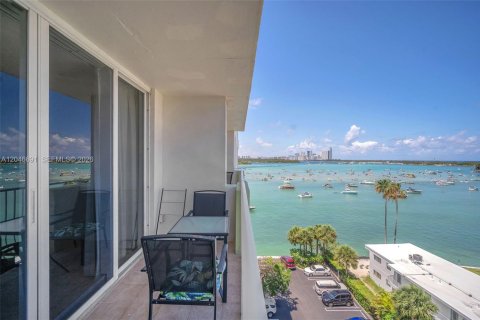 Copropriété à louer à Bay Harbor Islands, Floride: 1 chambre, 88.26 m2 № 2262986 - photo 4