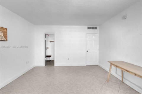 Copropriété à louer à Bay Harbor Islands, Floride: 1 chambre, 88.26 m2 № 2262986 - photo 17