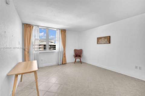 Copropriété à louer à Bay Harbor Islands, Floride: 1 chambre, 88.26 m2 № 2262986 - photo 16