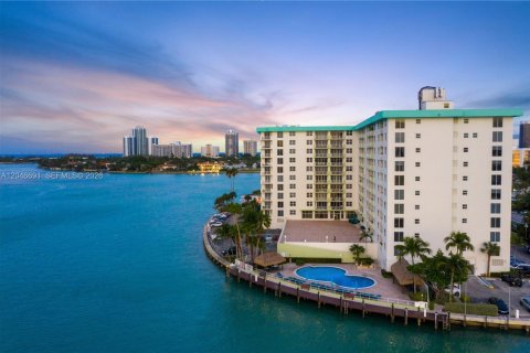 Condo à Bay Harbor Islands, Floride, 1 chambre  № 2262986