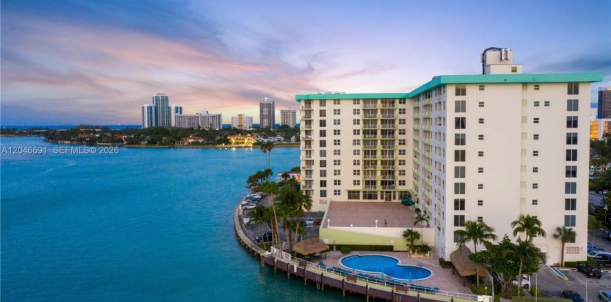 Condo à Bay Harbor Islands, Floride, 1 chambre № 2262986