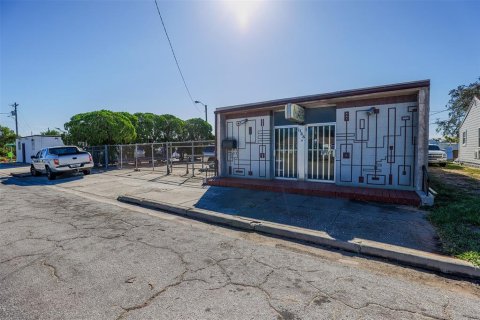 Propiedad comercial en venta en Lake Wales, Florida, 198.44 m2 № 1540257 - foto 2