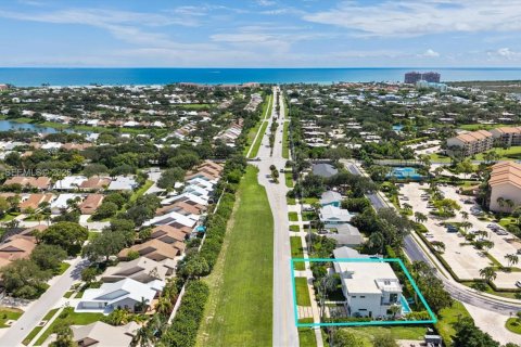 House in Jupiter, Florida 5 bedrooms, 466.74 sq.m. № 2059023 - photo 5