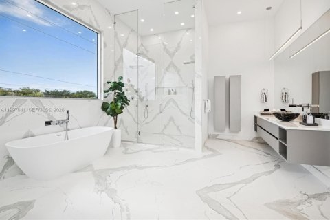 House in Jupiter, Florida 5 bedrooms, 466.74 sq.m. № 2059023 - photo 28