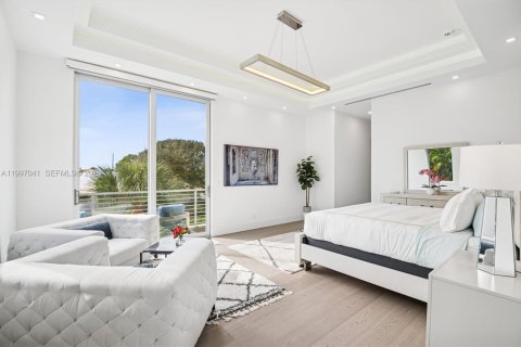 House in Jupiter, Florida 5 bedrooms, 466.74 sq.m. № 2059023 - photo 24