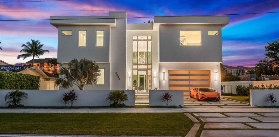 House in Jupiter, Florida 5 bedrooms, 466.74 sq.m. № 2059023