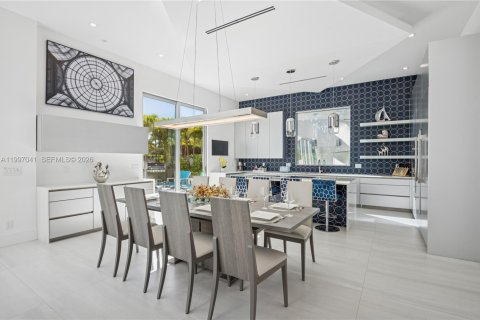 House in Jupiter, Florida 5 bedrooms, 466.74 sq.m. № 2059023 - photo 18