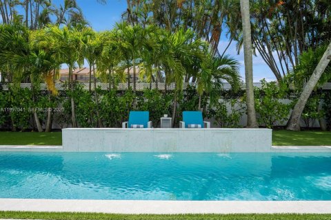 House in Jupiter, Florida 5 bedrooms, 466.74 sq.m. № 2059023 - photo 10