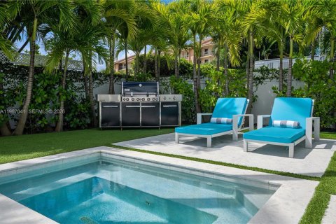 House in Jupiter, Florida 5 bedrooms, 466.74 sq.m. № 2059023 - photo 11