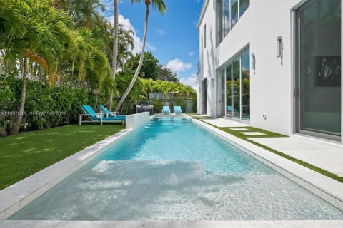 House in Jupiter, Florida 5 bedrooms, 466.74 sq.m. № 2059023 - photo 6