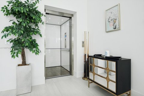 House in Jupiter, Florida 5 bedrooms, 466.74 sq.m. № 2059023 - photo 21